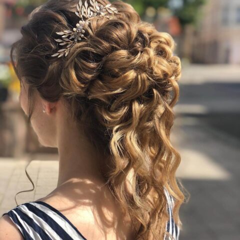 Coiffure chevelure blonde au Salon Barbier
